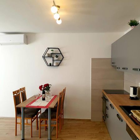 Apartment Mon Cheri-Located In A Quiet Neighbourhood Near Beaches Free Parking Pula Exterior foto